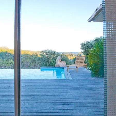 Villa De Caractere En Pierre Et Bois Avec Piscine Zonza