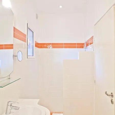 De Caractere En Pierre Et Bois Avec Piscine Villa