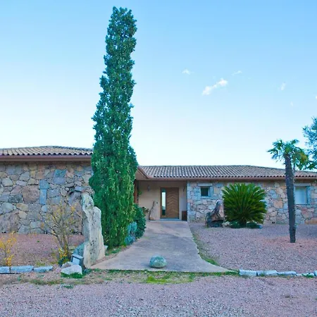 Villa De Caractere En Pierre Et Bois Avec Piscine Zonza